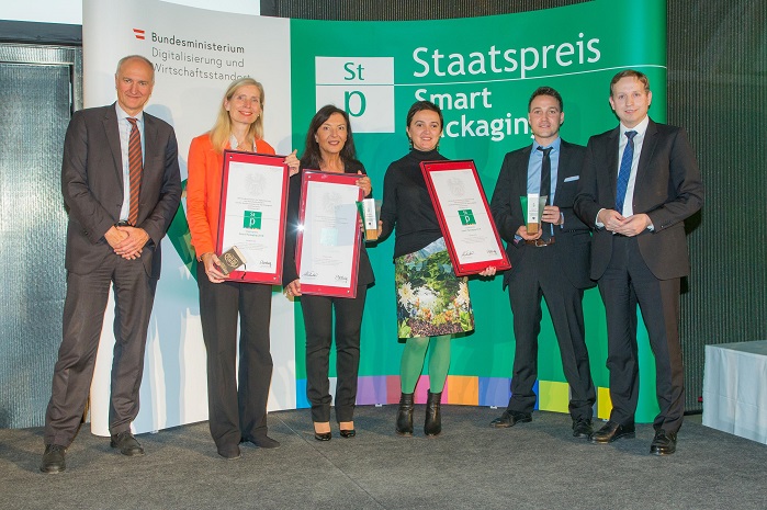 (from left to right) Head of the Department Dr Reinhard Mang, Tanja Dietrich-Huebner (Rewe), Susanne Meininger (Verpackungszentrum), Marina Crnoja-Cosic (Lenzing AG), Malte Stackebrandt (Coop), General Secretary Dipl-Ing Esterl. © BMDW/Silveri